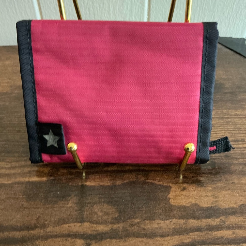 Rare Vintage HTF Sanrio 2001 Hello Kitty Cheerleader Burgundy Nylon Wallet - Picture 3 of 5